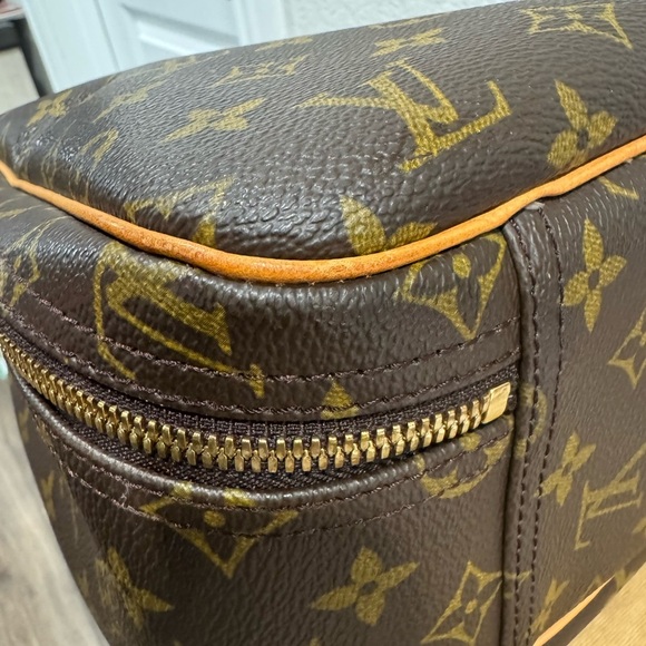 Louis Vuitton Excursion Bag - Picture 8 of 17